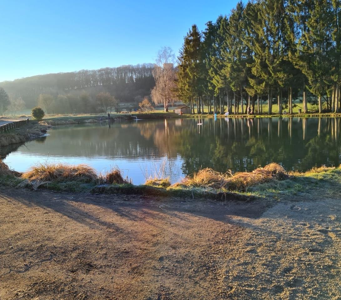Environnement naturel, lieu de pêche et restauration.